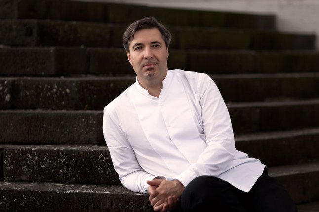 „Daniel Raiskin führte die mit Verve folgenden Philharmoniker nicht nur zu grandiosen Steigerungen, sondern bewies auch feines Gespür für die Zusammenhänge und für die ausgeprägt kammermusikalischen Passagen … ein Sahnehäubchen à la russe! Stuttgarter Zeitung