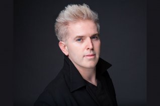 Portrait von Dirigent Dan Ettinger