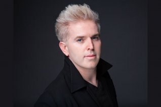 Portrait von Chefdirient Dan Ettinger